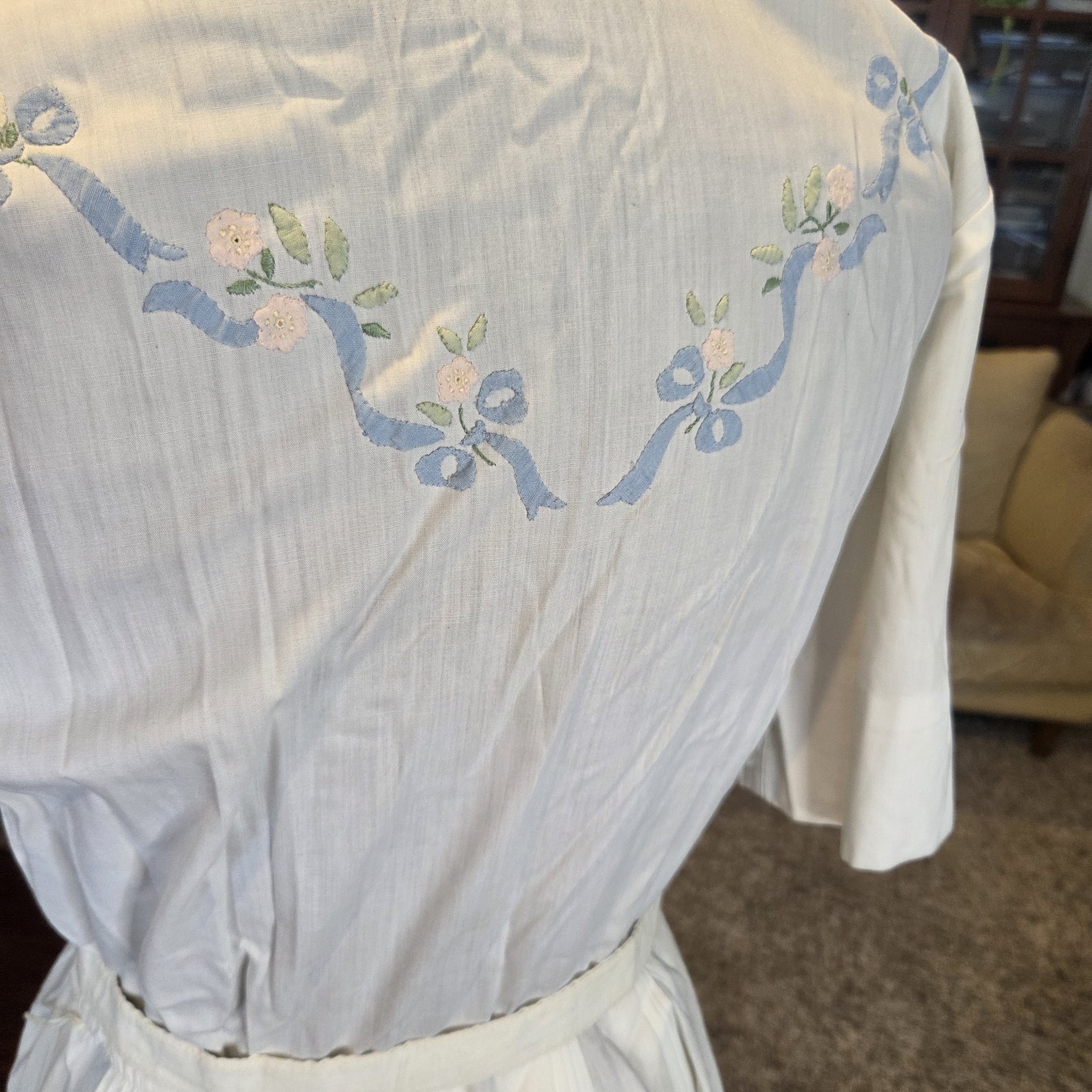 40s 50s VTG Cotton Belted Embroidered White Dress Sz Med 24 In Waist
