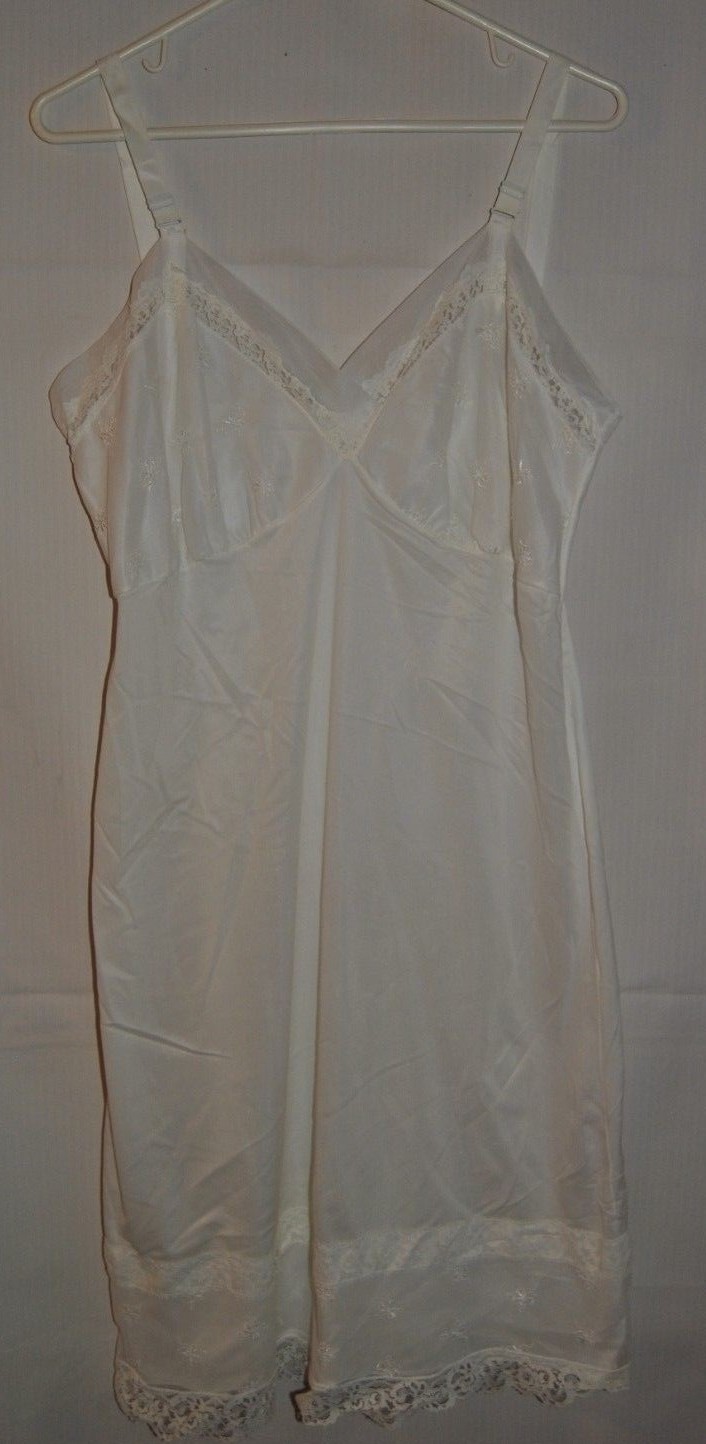Women’s BRADLEY Vintage Cream Full Slip Size 38
