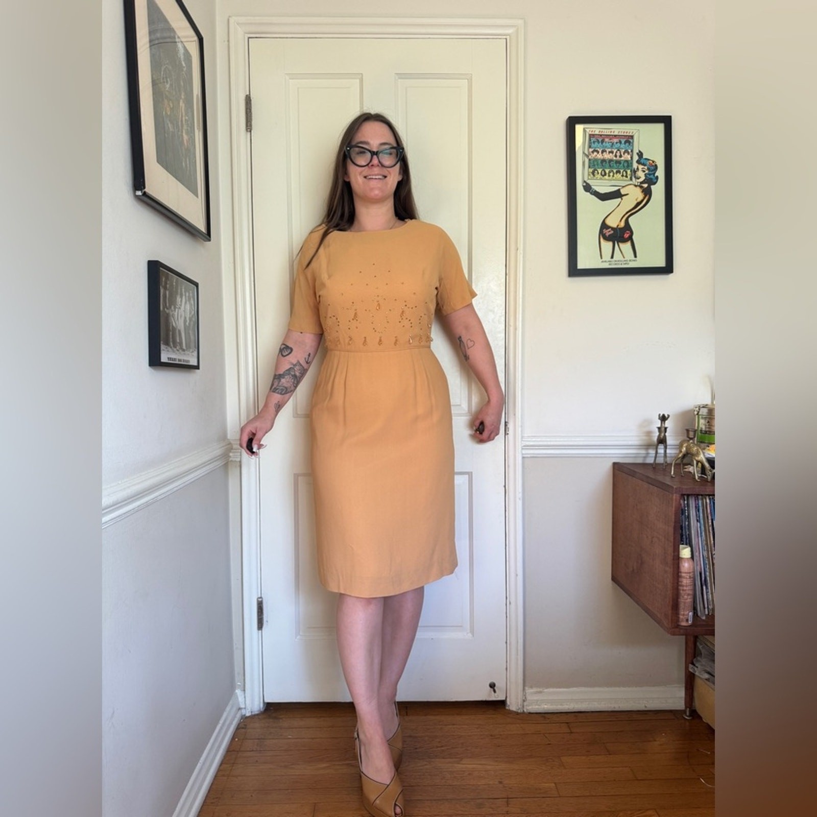 50s Vintage Peach Wiggle Dress w Rhinestone Detailing Sz M