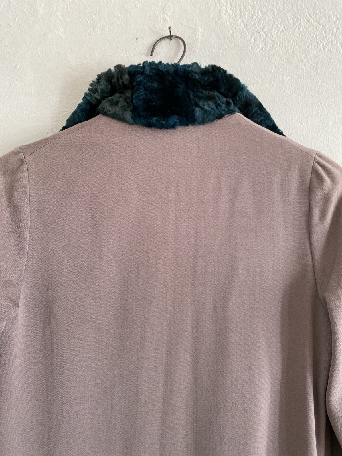 Vintage 20s Silver Plumb Peacock Lamé Embroidered Fur Collar Silk Lined Coat M