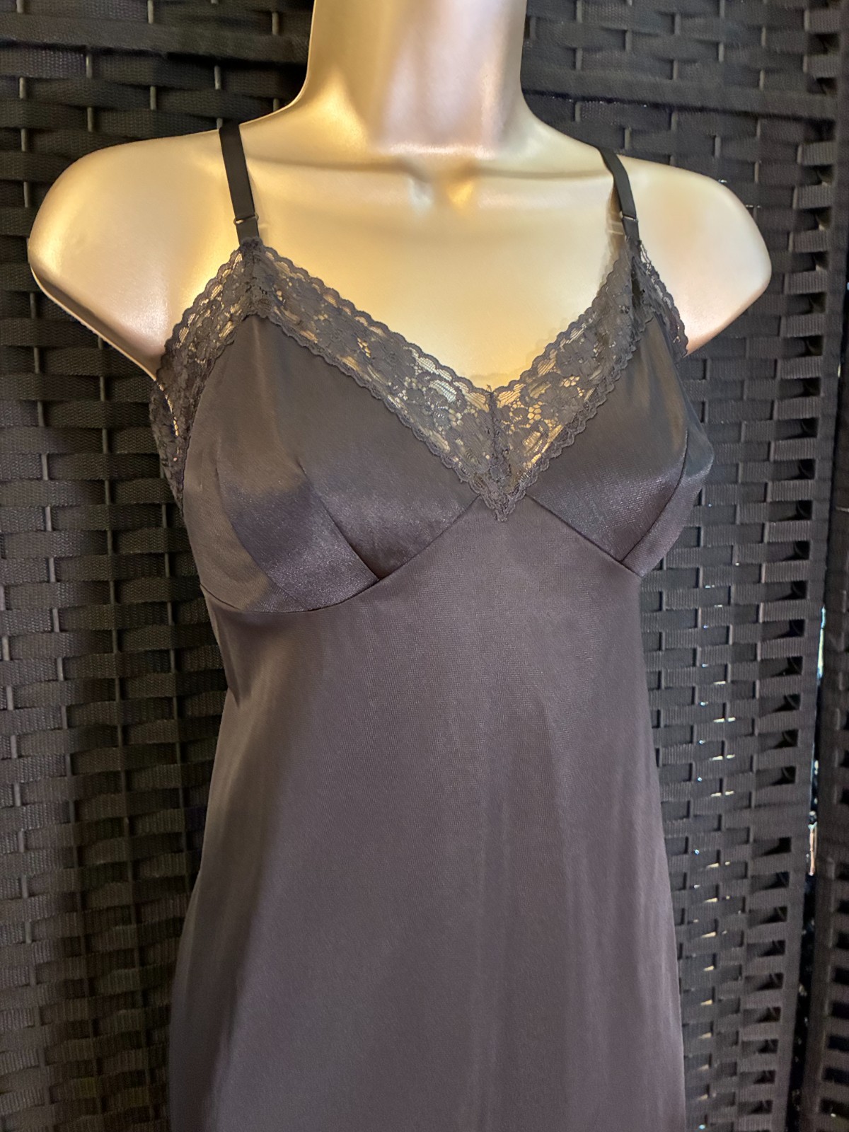 Vintage BLACK LACE FULL SLIP Size 32 Small XS Nylon Sultry Goth Vamp Femme Vixen