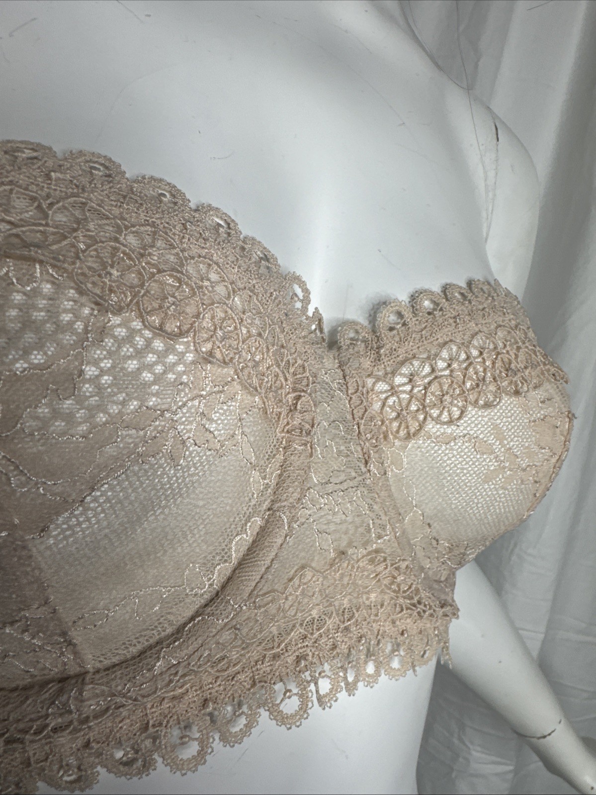 Victoria’s Secret 36C Lace Strapless Underwire Bra