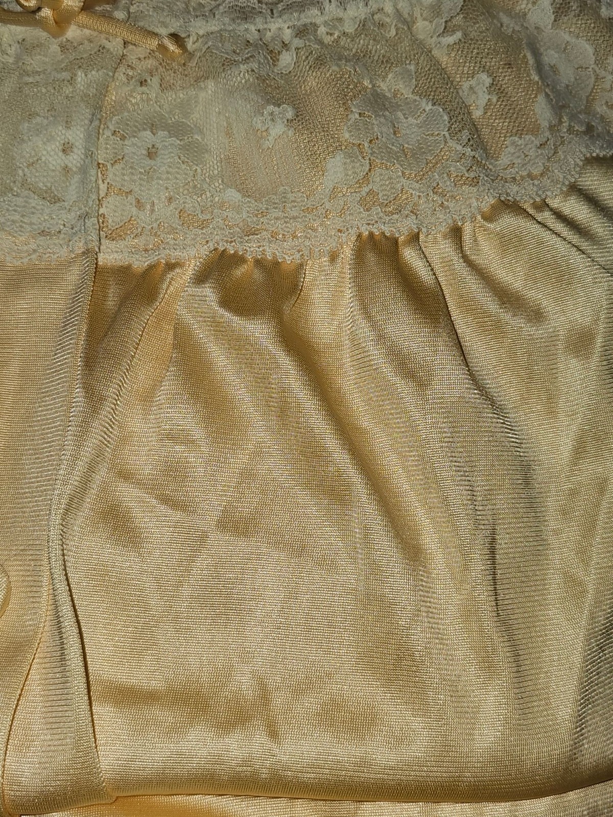 Vintage Satin Robe House Coat With Lace Trim & Covered Buttons M/L 24″W x 37″L