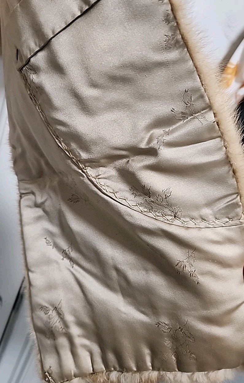 Vintage 60’s Blonde 2-Way Mink Fur Wrap/Stole ~ Satin Lined Pockets ~ One Size