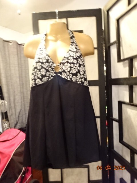 WHITE STAG HALTER SWIMSUIT (XL 16/18) Blk/White Floral Padded Bra 1-Piece NWT
