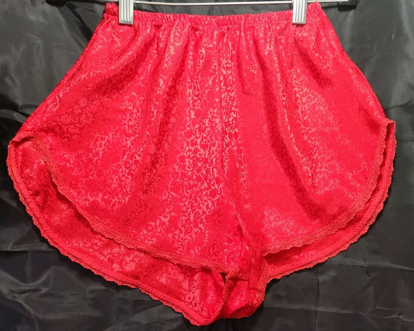 VTG PINEHURST LINGERIE RED SILKY POLY LACE LEG TAP PANTY FLORAL SZ 5 EXC