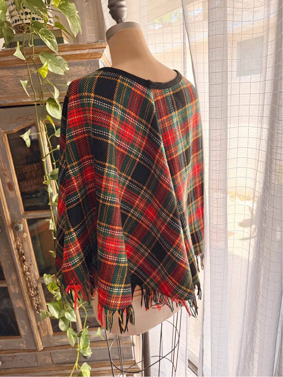 Vintage 1960s/70s Tartan Cape Poncho O/S Red Black Green Plaid Fringe