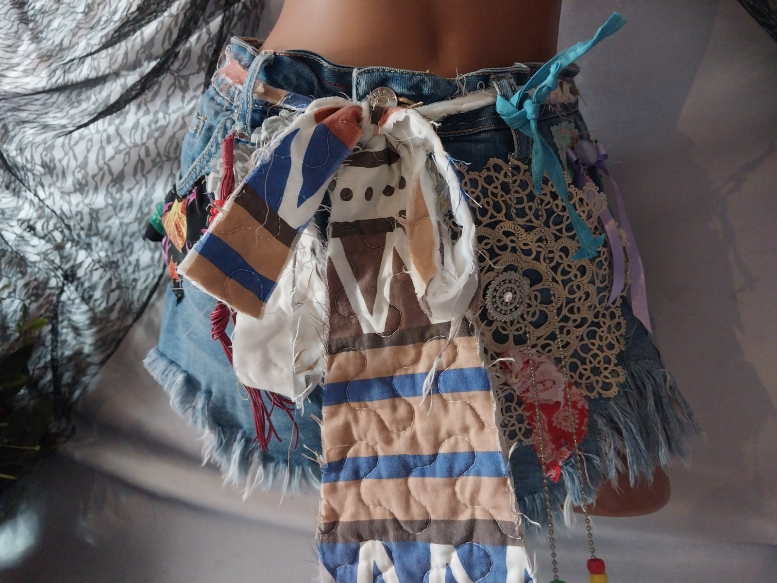 VTG DISTRESSED 812 REDLINE GYPSY EMBRD CROCHET CARE BEAR DENIM HIPPY SHORTS L