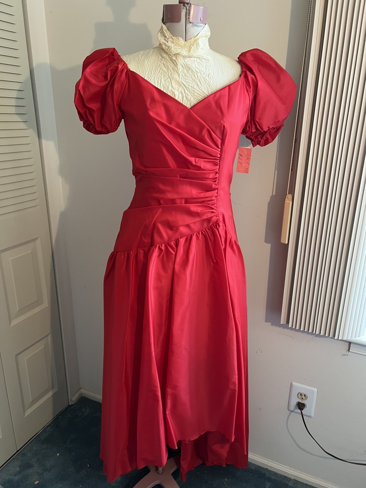NEW Prom Party Dress in red w sweetheart neckline, fitted waistline M (34-28-36)