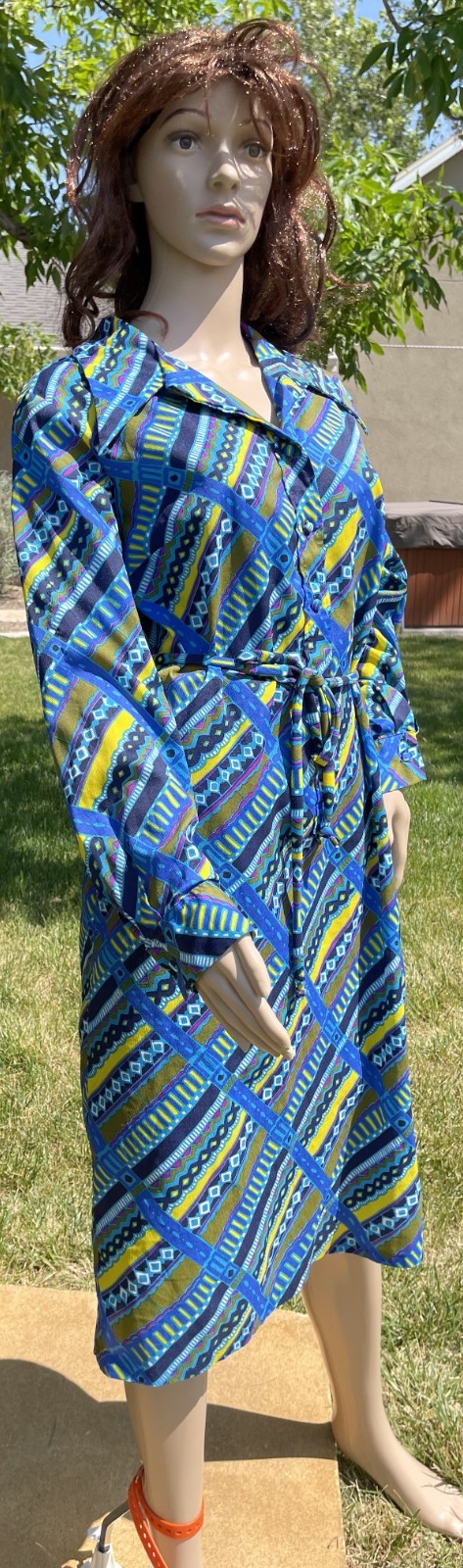 vtg 60s PSYCHEDELIC PRINT dress dagger collar crepe fabric covered buttons Large
