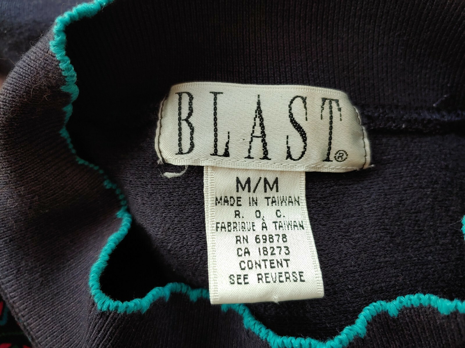 Vintage Blast Navy Sweatshirt with Pockets and Chest Design Size Medium