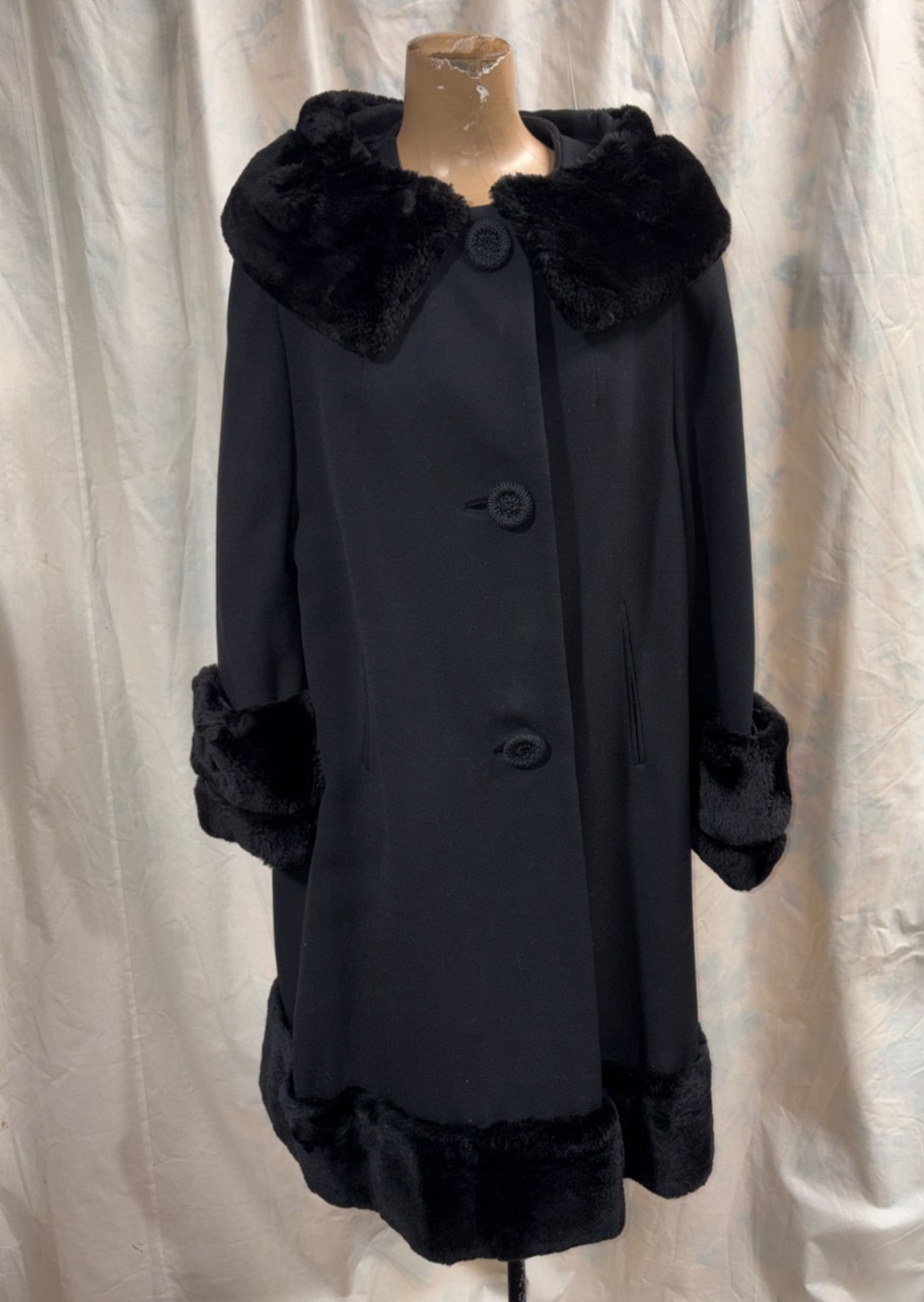 Vintage 1940s 1950s Women’s Black Swing Winter Coat Chinchilla Fur Trim New York