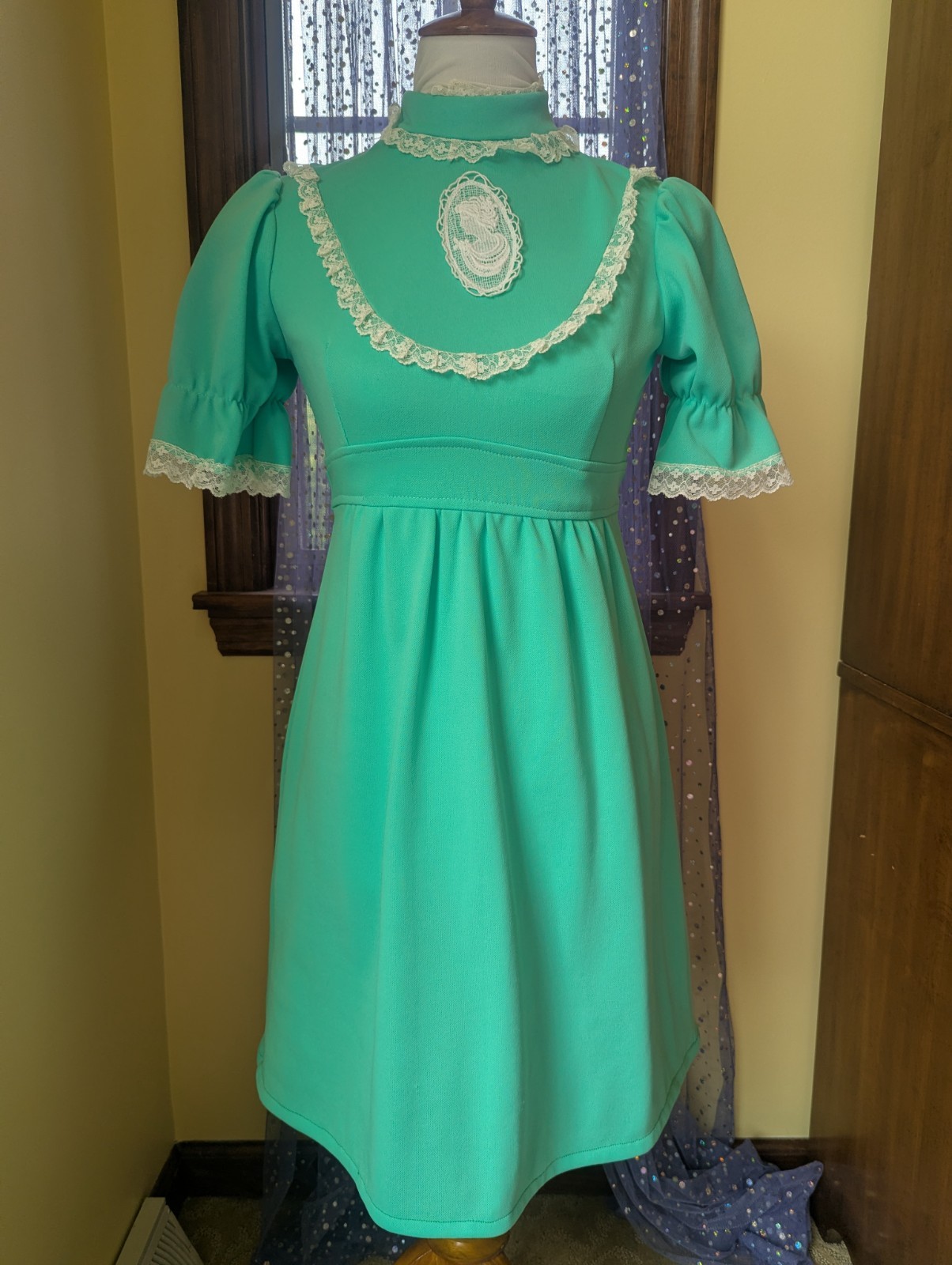 Vintage 70’s Victorian Cameo Mint Green Polyester Puff Sleeve Mini Dress Size XS
