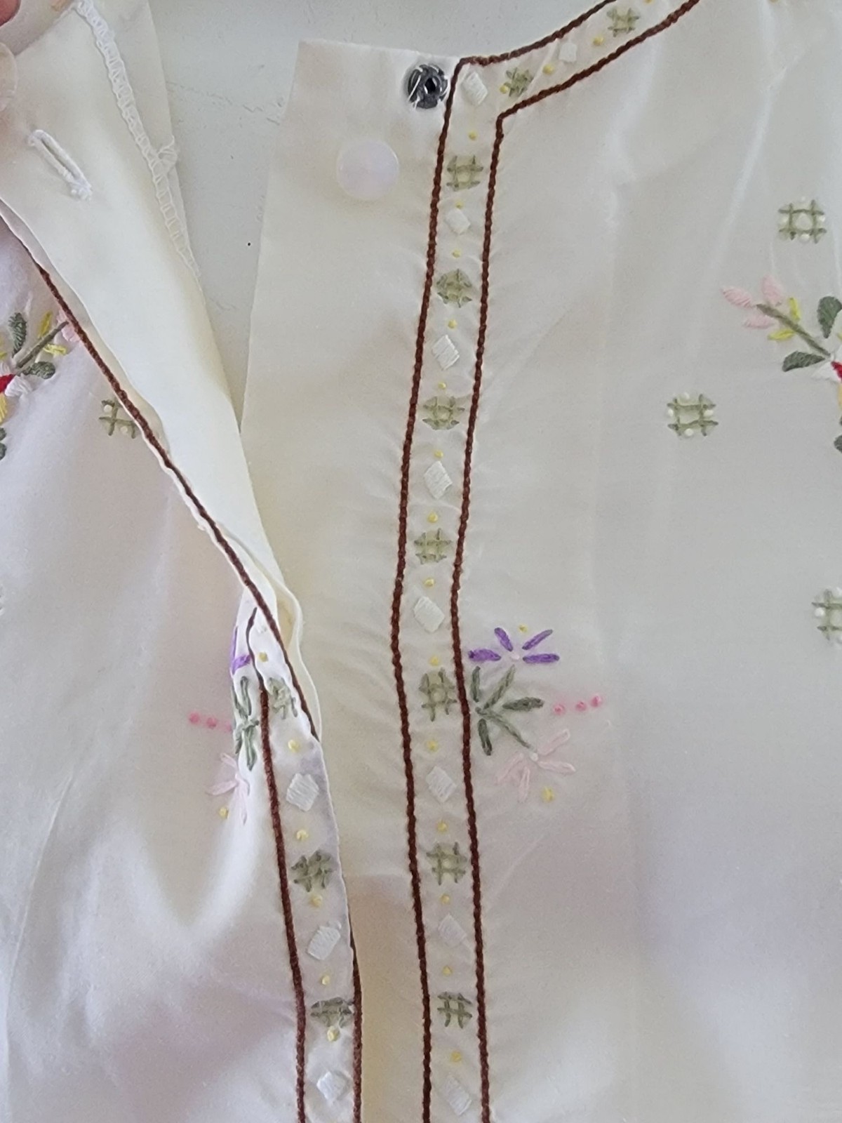 Vintage Hand Embroidered Floral Blouse Size 38 Medium Cream Cottagecore Top
