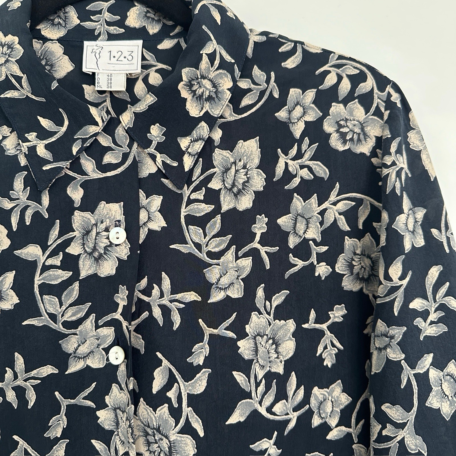 Vintage Parisian 90’s 1.2.3 Buttoned Floral Shirt 100% Cupro Black 40 FR / 8 US