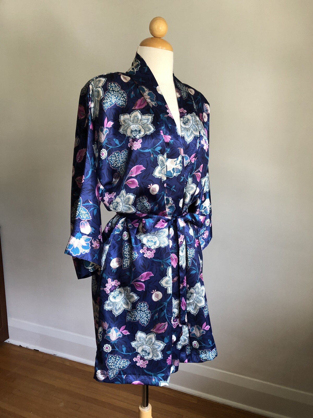 STUNNING VTG CALIFORNIA DYNASTY Blue Floral Silky Satin Robe Dressing Gown S/M