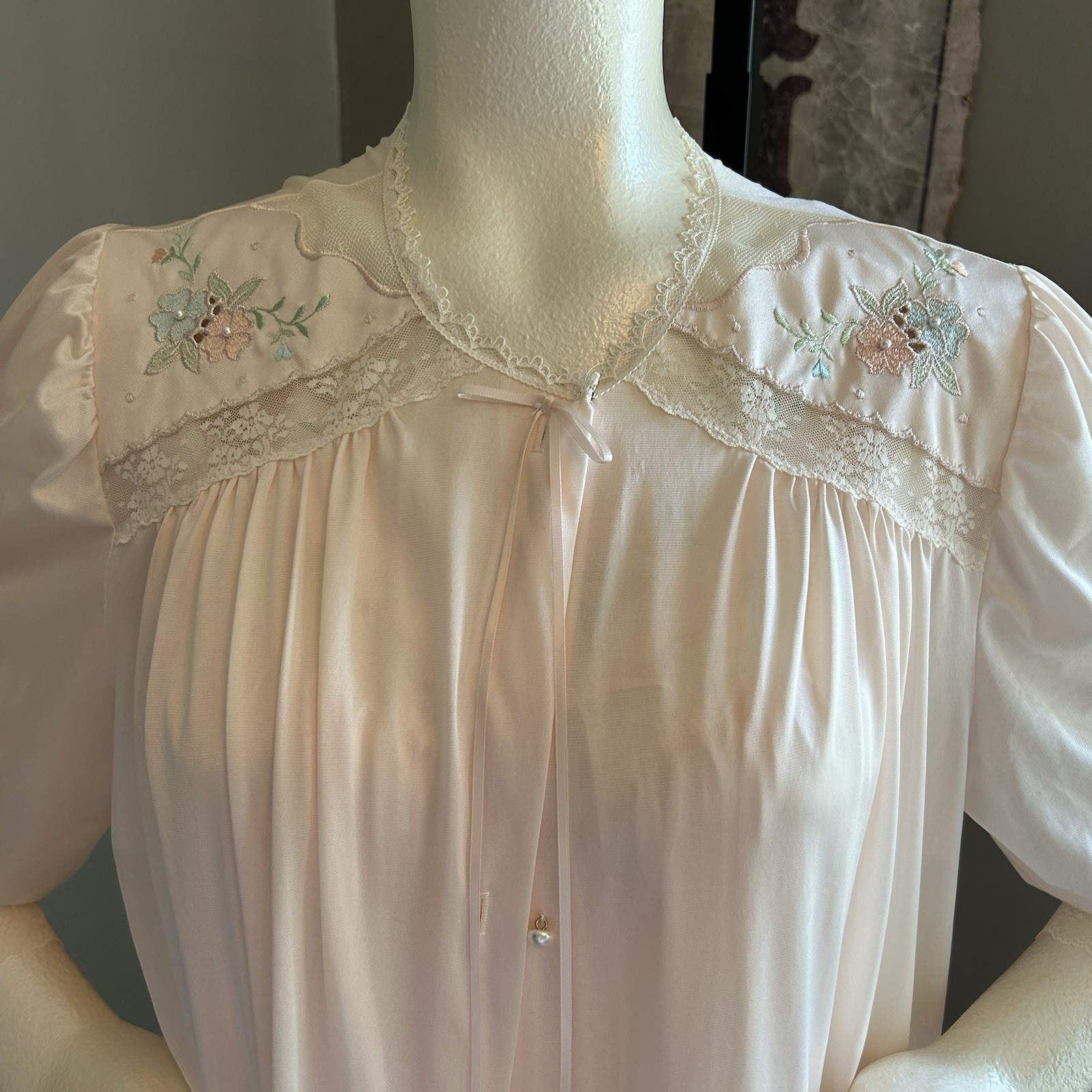 1970s Loraine Pink Nylon Lingerie Chiffon Lace Peignoir Set Robe Nightgown L & M