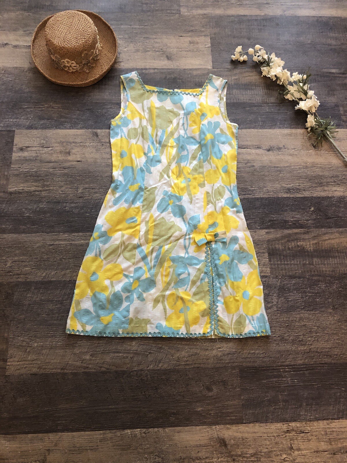 Dash About 1960’s Vintage Flower Power Shift House Dress