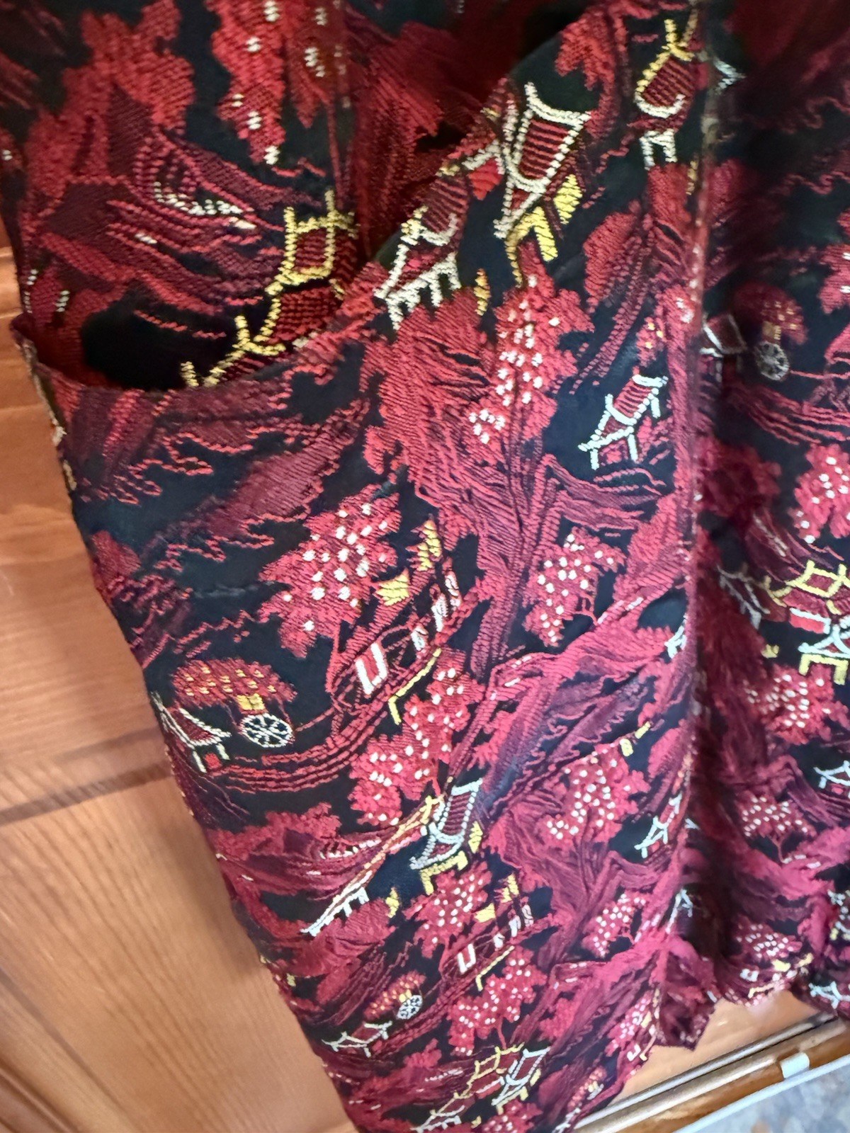 Vtg Kimono Robe Black/Red Multicolor Silk Tapestry Women’s Jacket robe One size