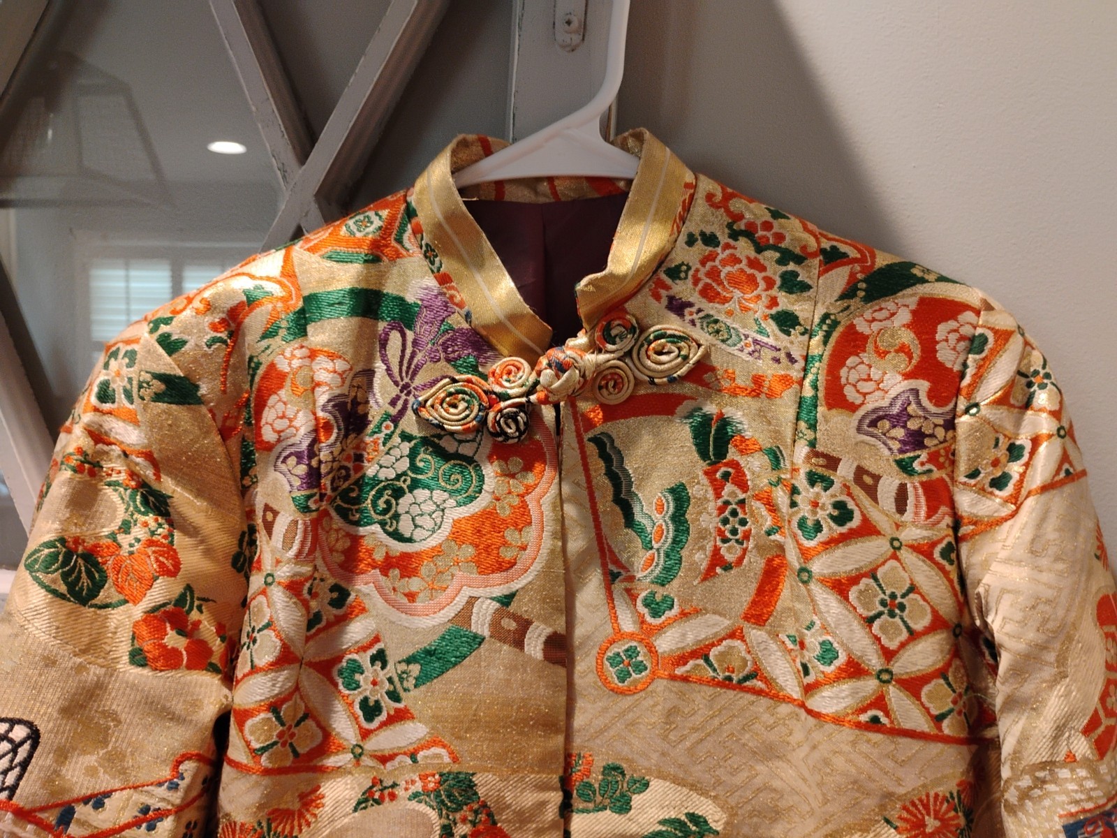 VINTAGE ORIENTAL GOLD BROCADE ROBE