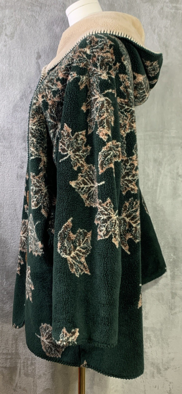 VTG Denali Reversible Fleece Coat Dark Grn Maple Leaves Tan Wood Toggle Buttons
