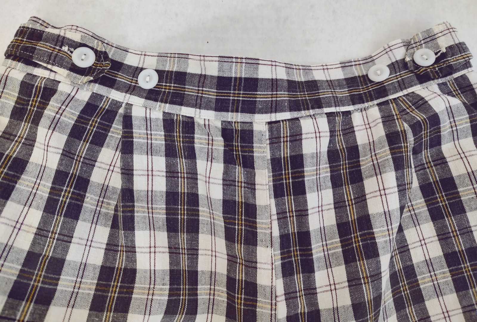 Vintage 50s/60s/70s Handmade? Plaid Womens Shorts Size Small Back Zipper