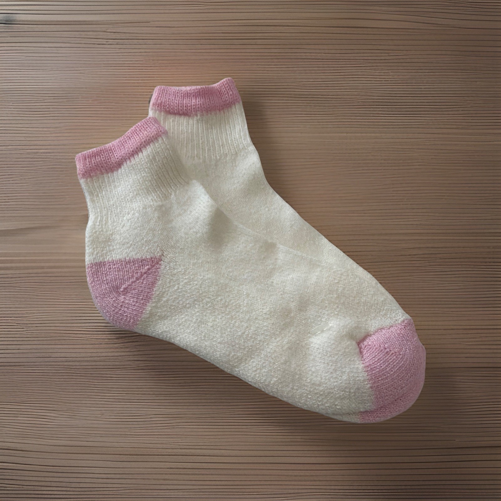 Women’s VTG Socks Low Cut Pink Ankle Acrylic Blend Size 7-9 USA Made.