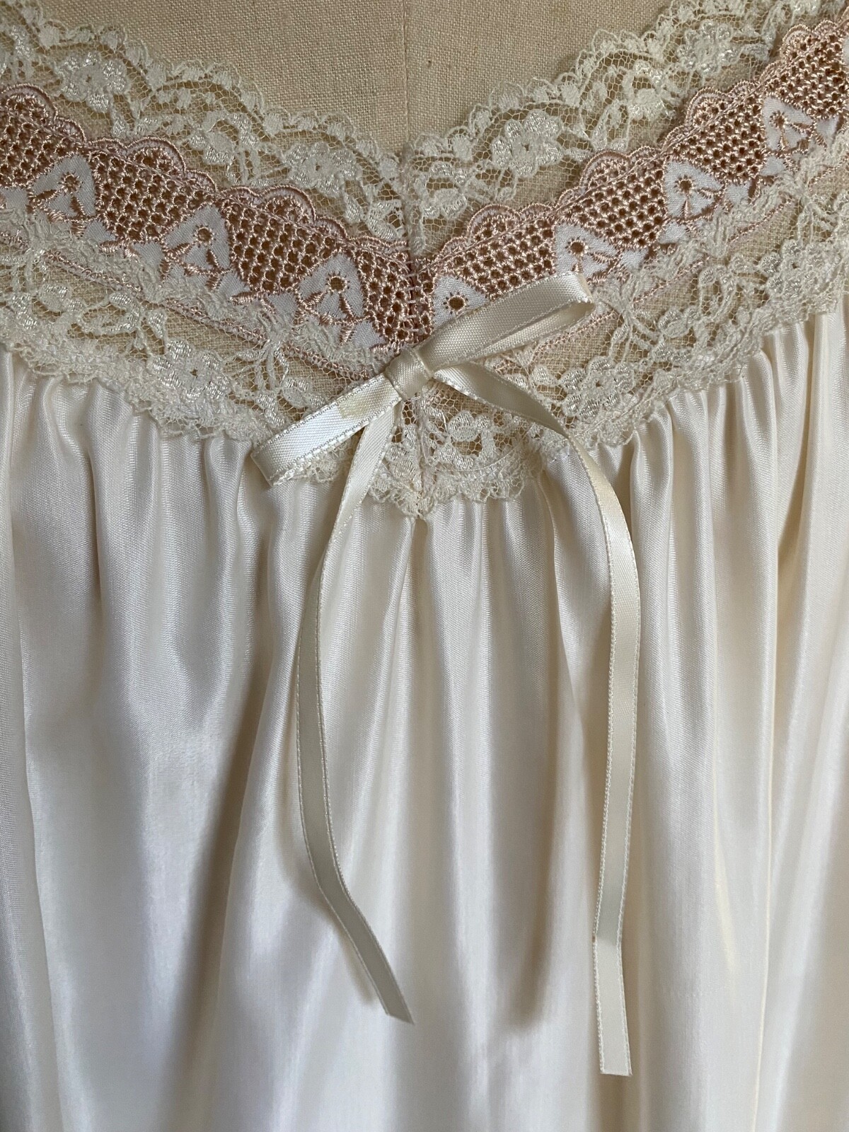 NWT ~ Vintage Juli of Slumbertog’s Satin Lace Long Sleeve Nightgown Large ~ USA