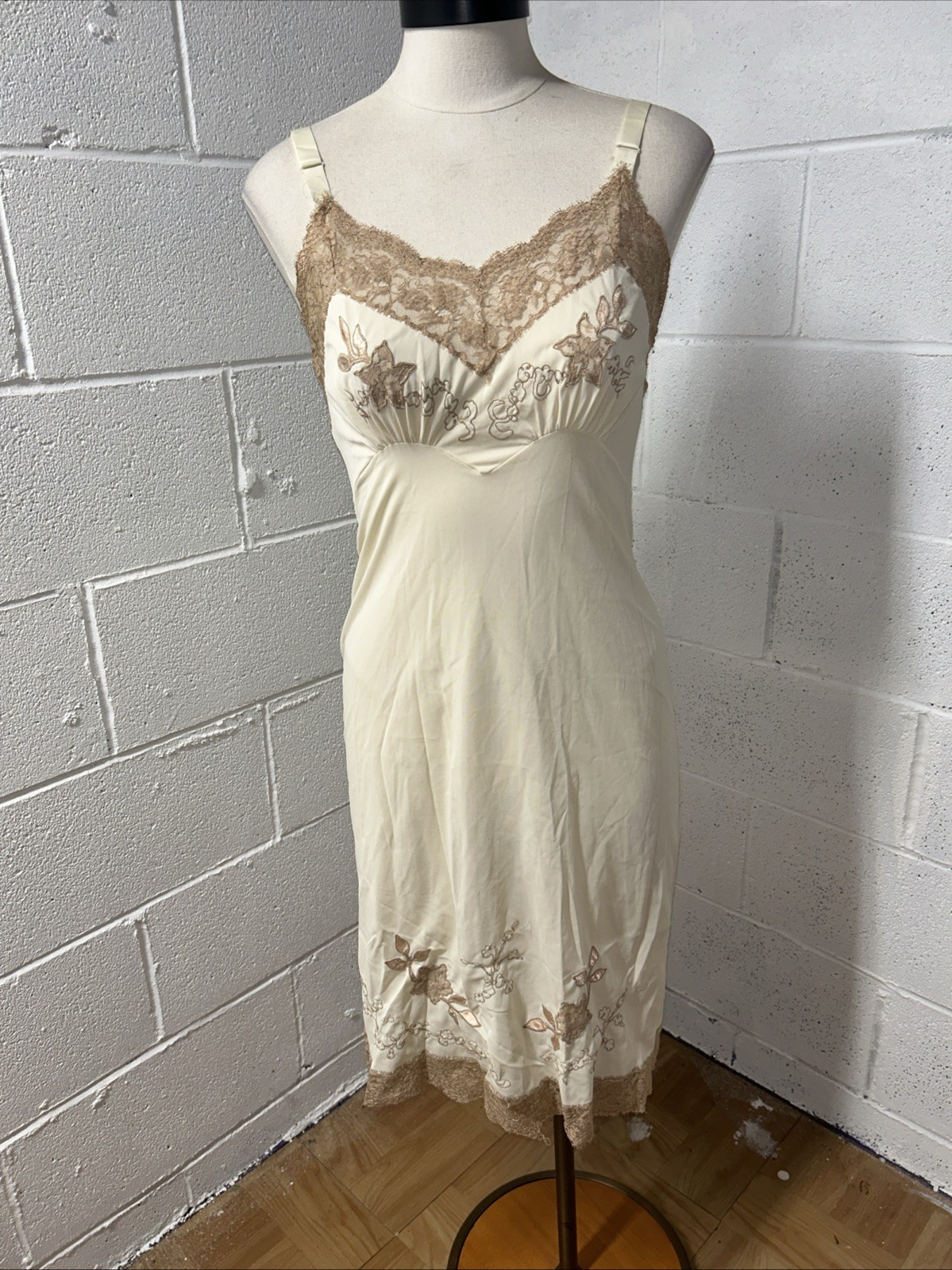Vintage Top Form Slip Dress Nightie Cream Tan Lace Sz 34 Embroidered S3