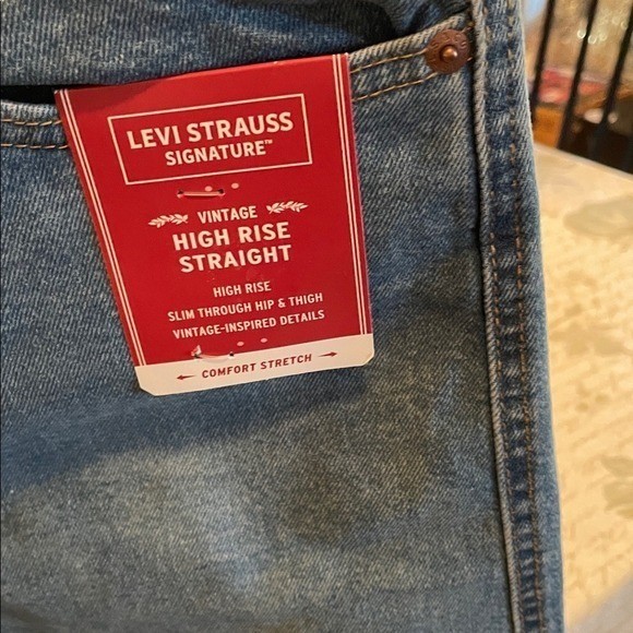 Signature by Levi Strauss Womens Vintage High Rise Straight Jeans Size 6 Medium