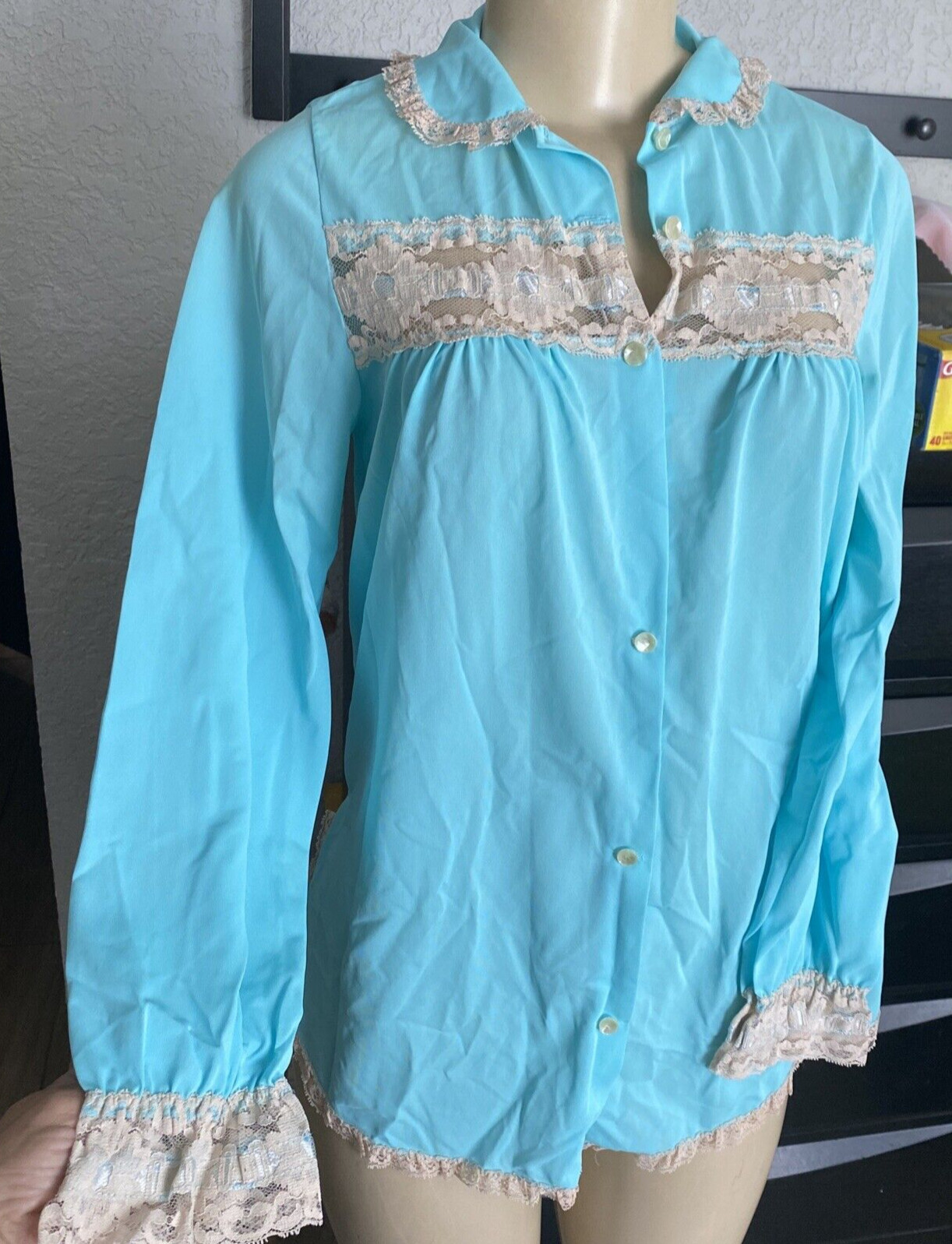 VINTAGE AVIAN Blue W/Lace Trim Bell Sleeves Frilly Sleep Shirt Sz Small 11b