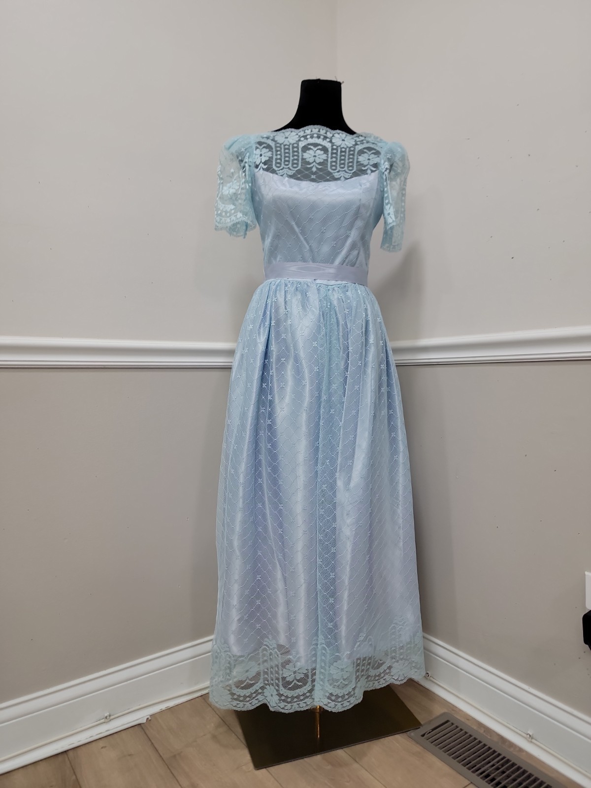 Blue Vintage Lace Prom Formal Vintage Size 11/12 Women’s Dress