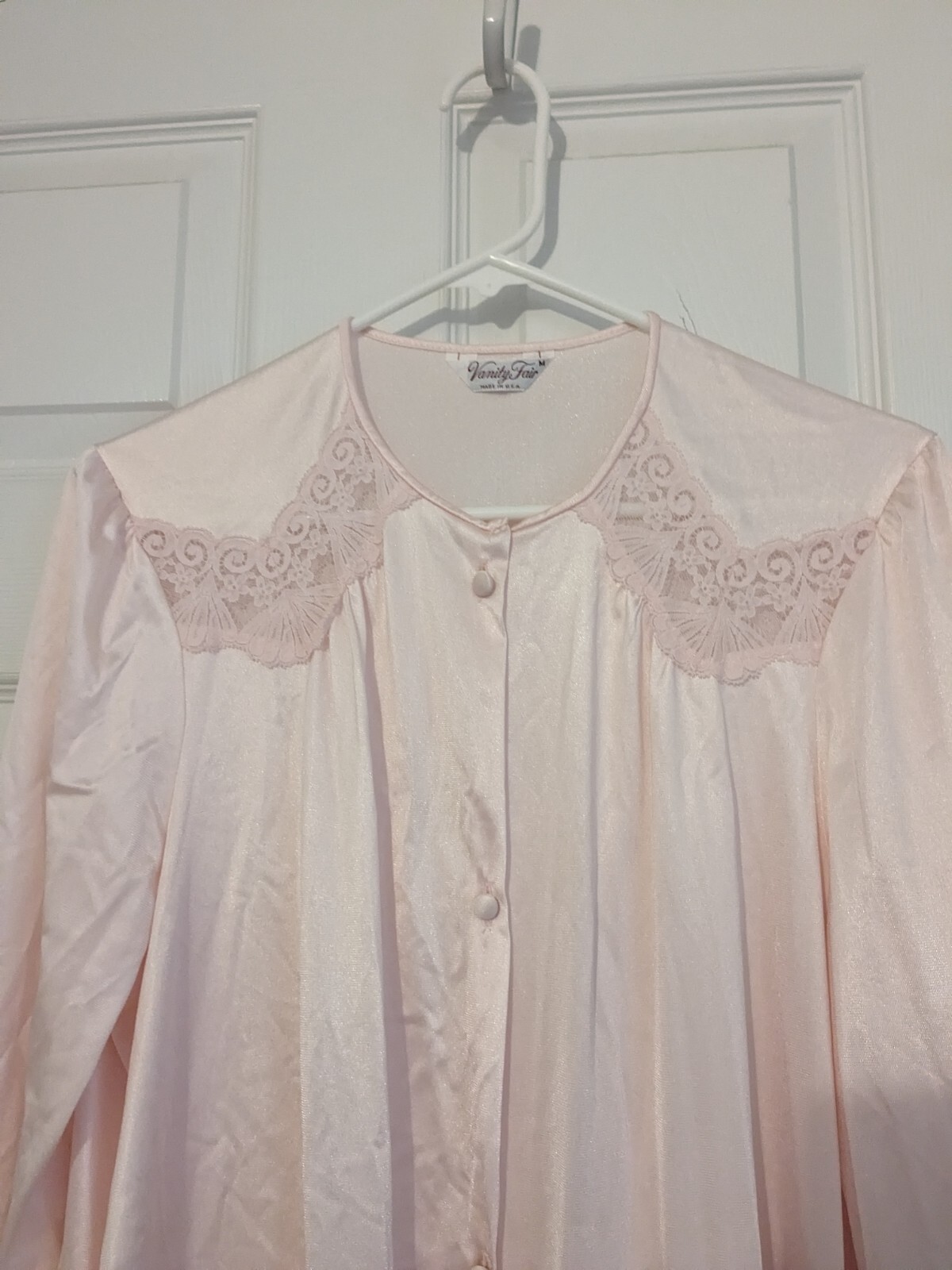 Vintage Vanity Fair Medium Pale Pink Housecoat W/Lace Pockets Covered Buttons