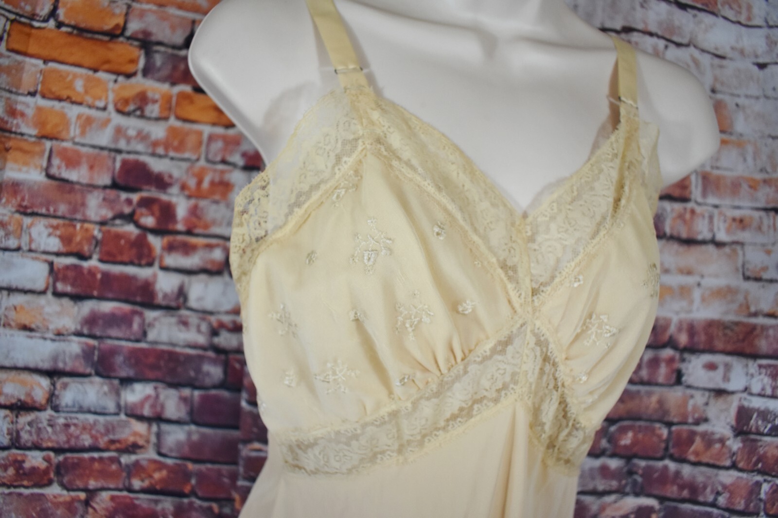 Tokay Size 34 Medium Pleated Chiffon Nylon Full Bra Slip