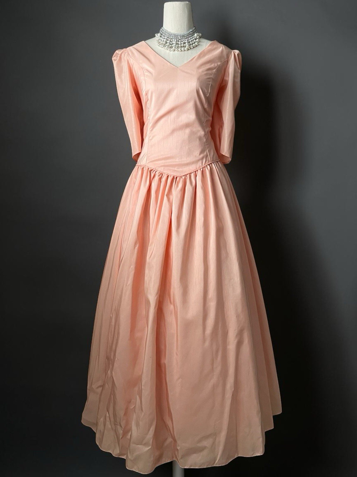 Vintage 1980s Mariana Hardwick Peach Taffeta Formal / Bridesmaid / Prom dress