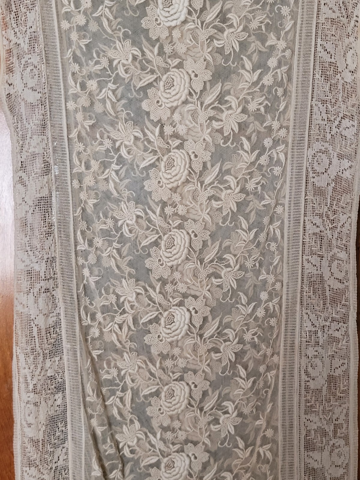 ANTIQUE 1920’S EMBROIDERED NET LACE DRESS FILET LACE & RIBBON ROSES BULLOCKS