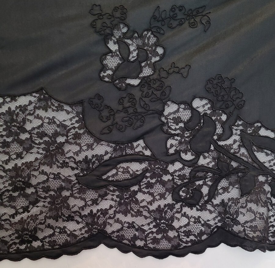 VTG 1980s. Short Black Lacey 1/2 Slip Sexy Pin Up Black Lingerie Sz M EUC