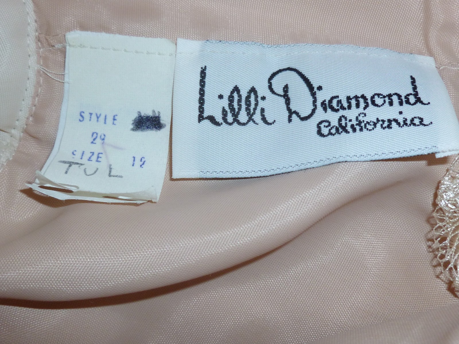 Vintage 70s Beige Lace LILLI DIAMOND Cocktail Dress Size M Rosette at Waist