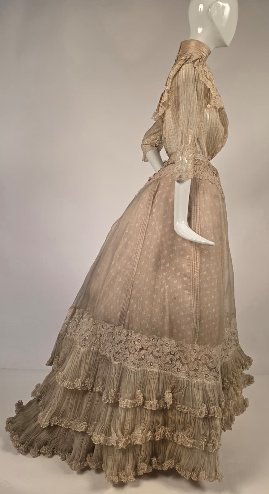 ETHEREAL EARLY EDWARDIAN COTTON ORGANDY DRESS W SPIDERWEB LACE + RICH RUFFLES