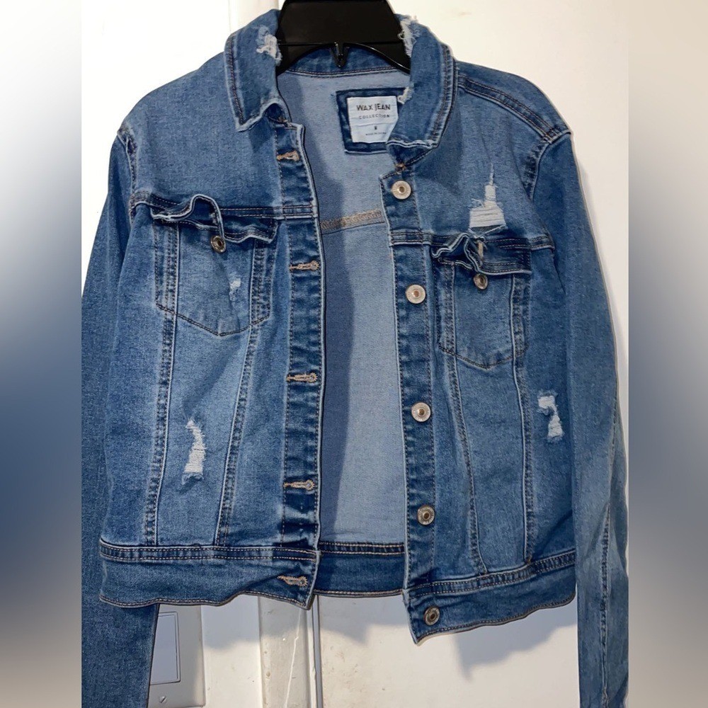Jean Distressed Blue Denim Jacket Size Medium Classic Western Pocket NWOT Basics