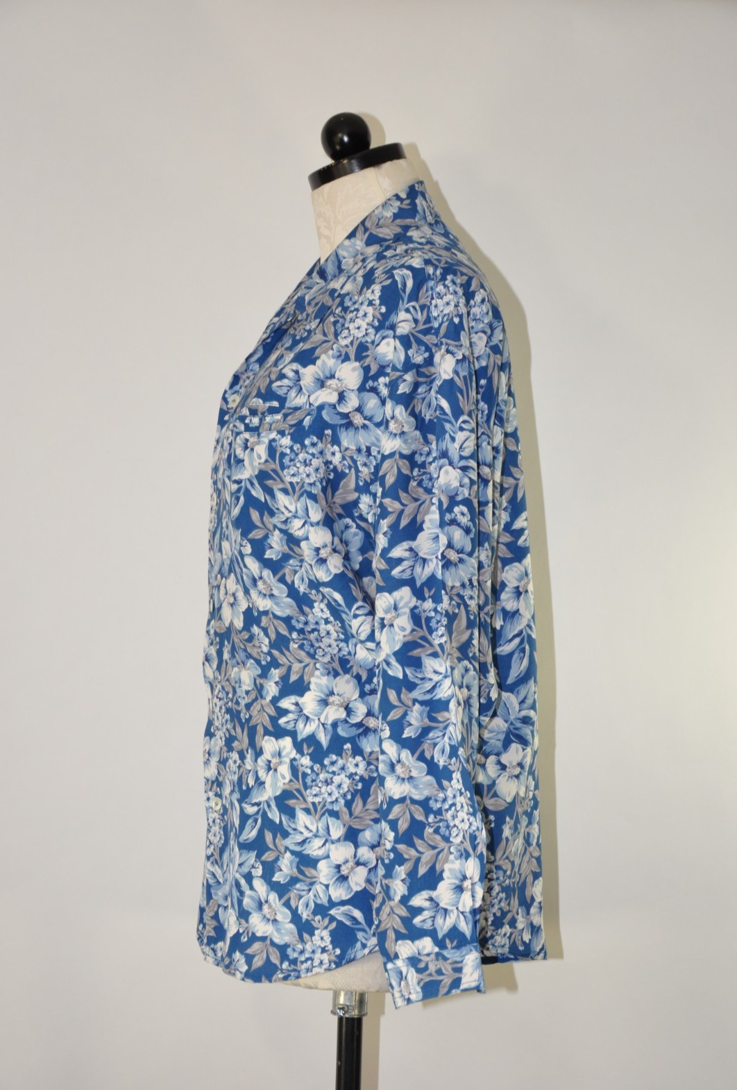 90s Vintage Blue Botanical Floral Print Rayon Oversized Shirt Blouse Top Women M