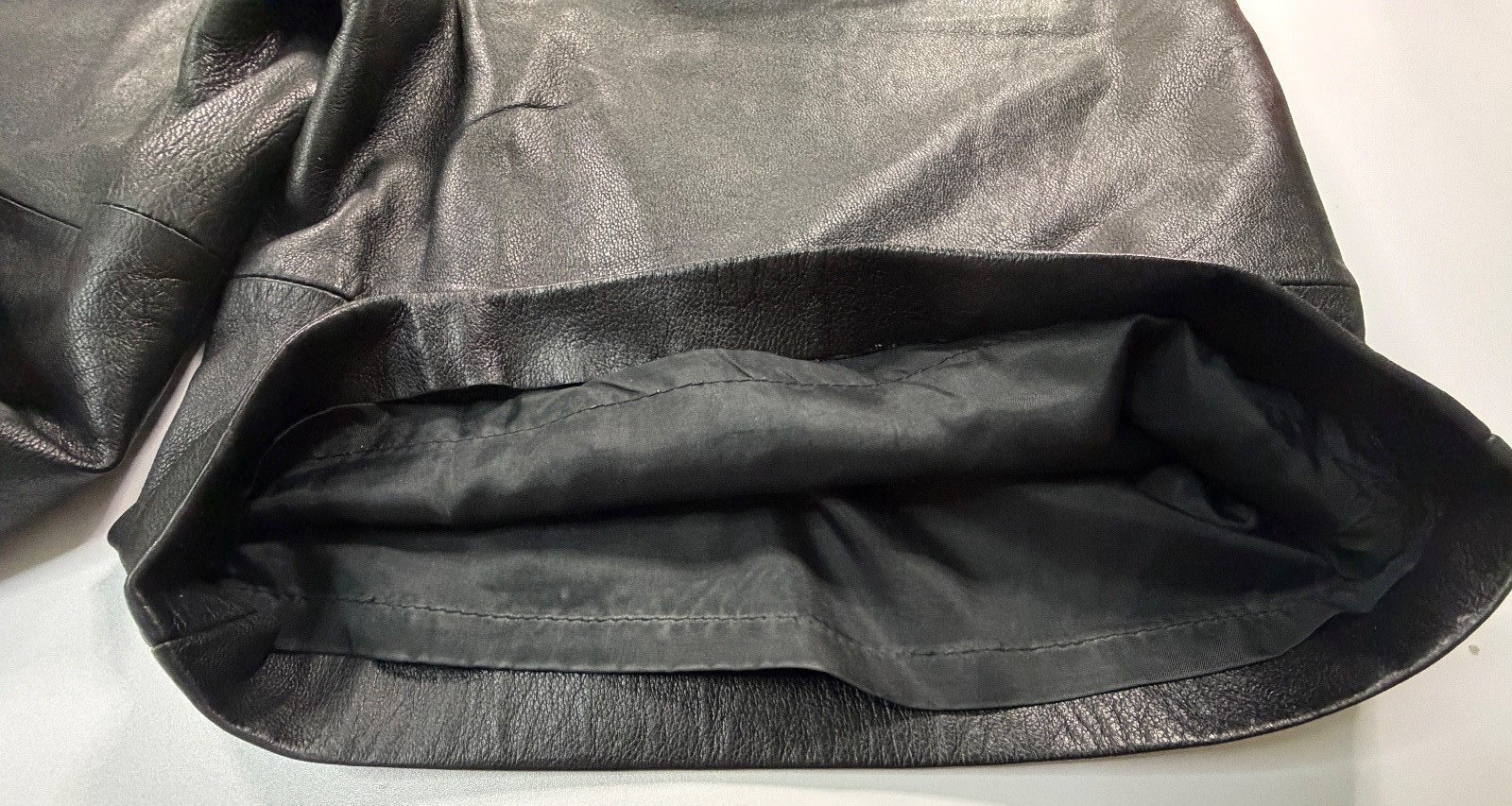 Vintage 80’s Lambskin Shorts Genuine Leather Black High-Waist Paneled Pleated 10
