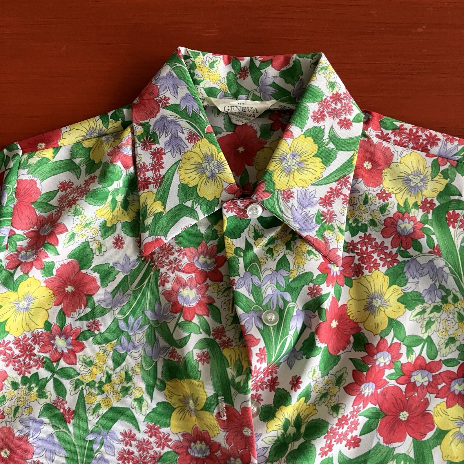 Vintage 60s/70s Mod Floral Button Down Blouse Size Med Women’s Long Sleeve