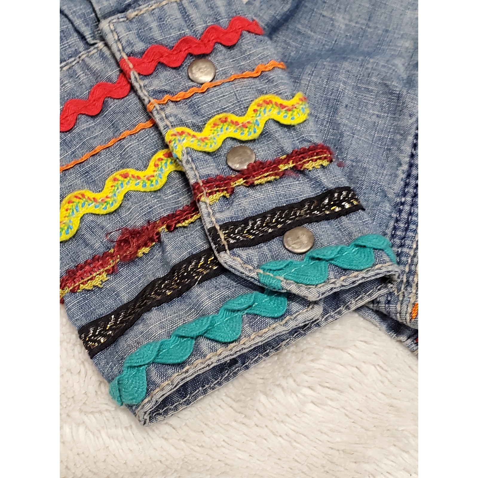 Antik Denim Light Wash Blue Embroidered Snap Top Small Retro Bohemian Festival