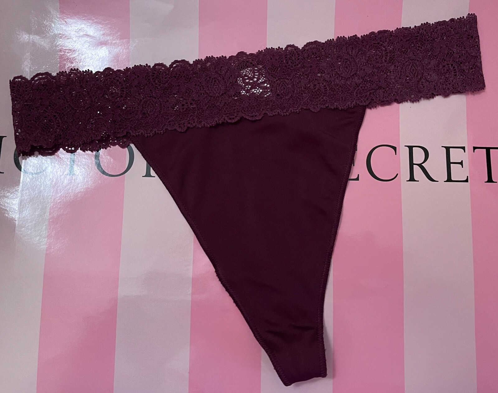 VICTORIA’S SECRET MEDIUM WINE PLUM PURPLE LACE SMOOTH VINTAGE RARE THONG PANTIES