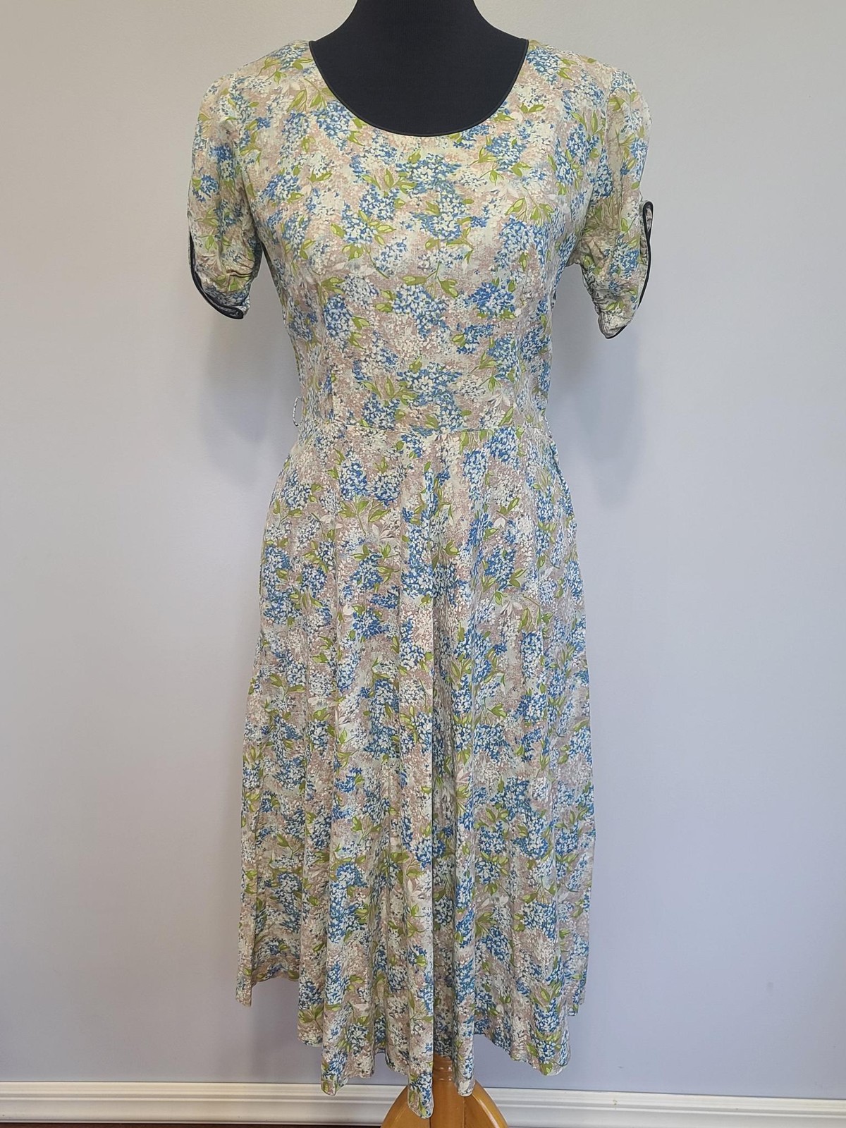 Vintage 1940s 1950s Light Blue Green White Flower Print Dress June Page W-28.5″