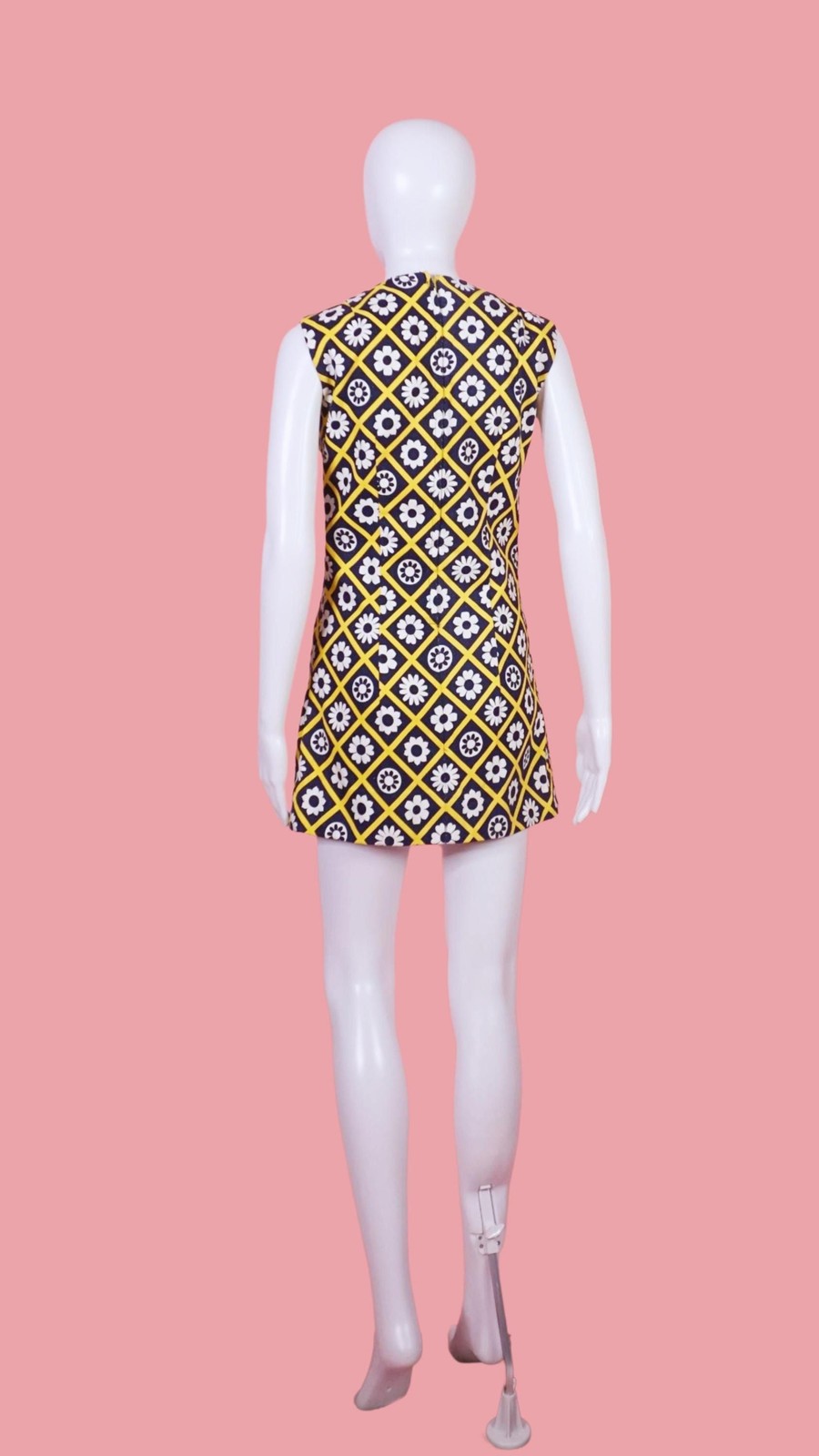 1960s-1970s Lattice Floral Print MOD SHIFT Tunic Micro Mini Dress. XS-S
