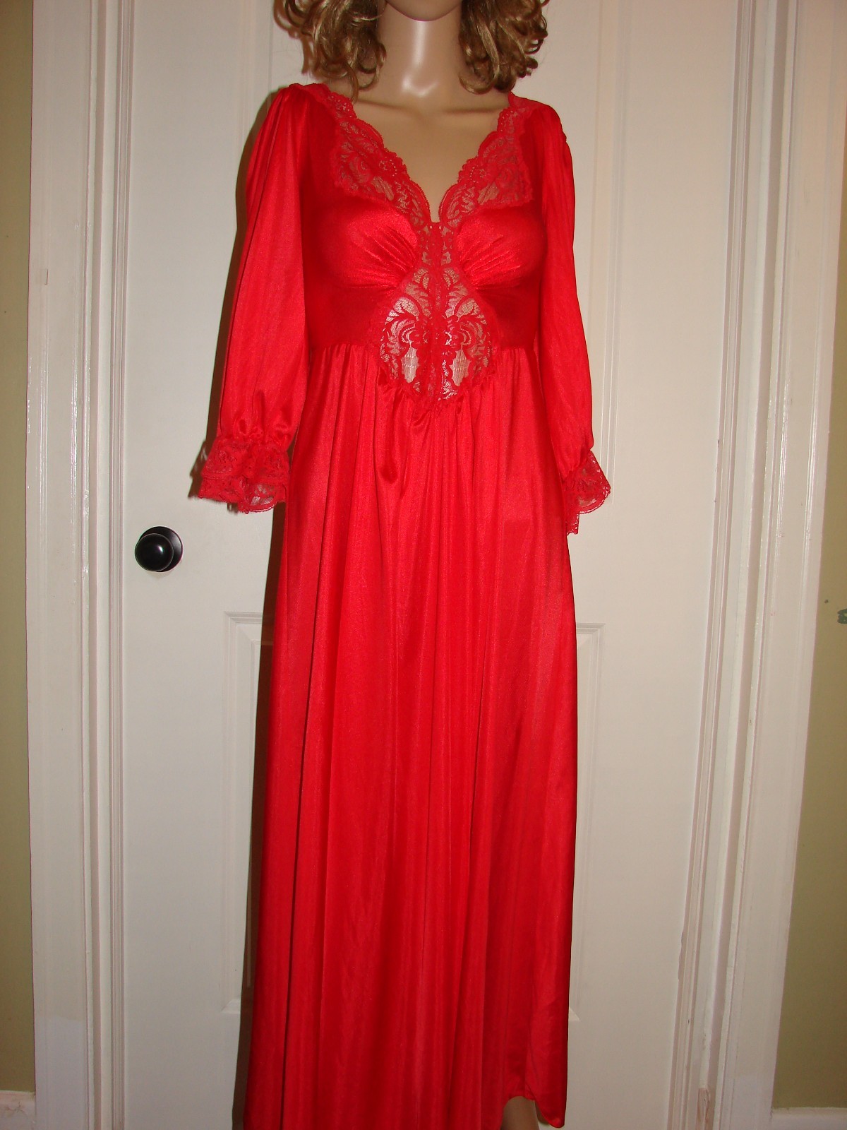 Vintage Red Olga Full Sweep Nightgown Lace Bodice 3/4 Sleeves 92350 Sz Medium