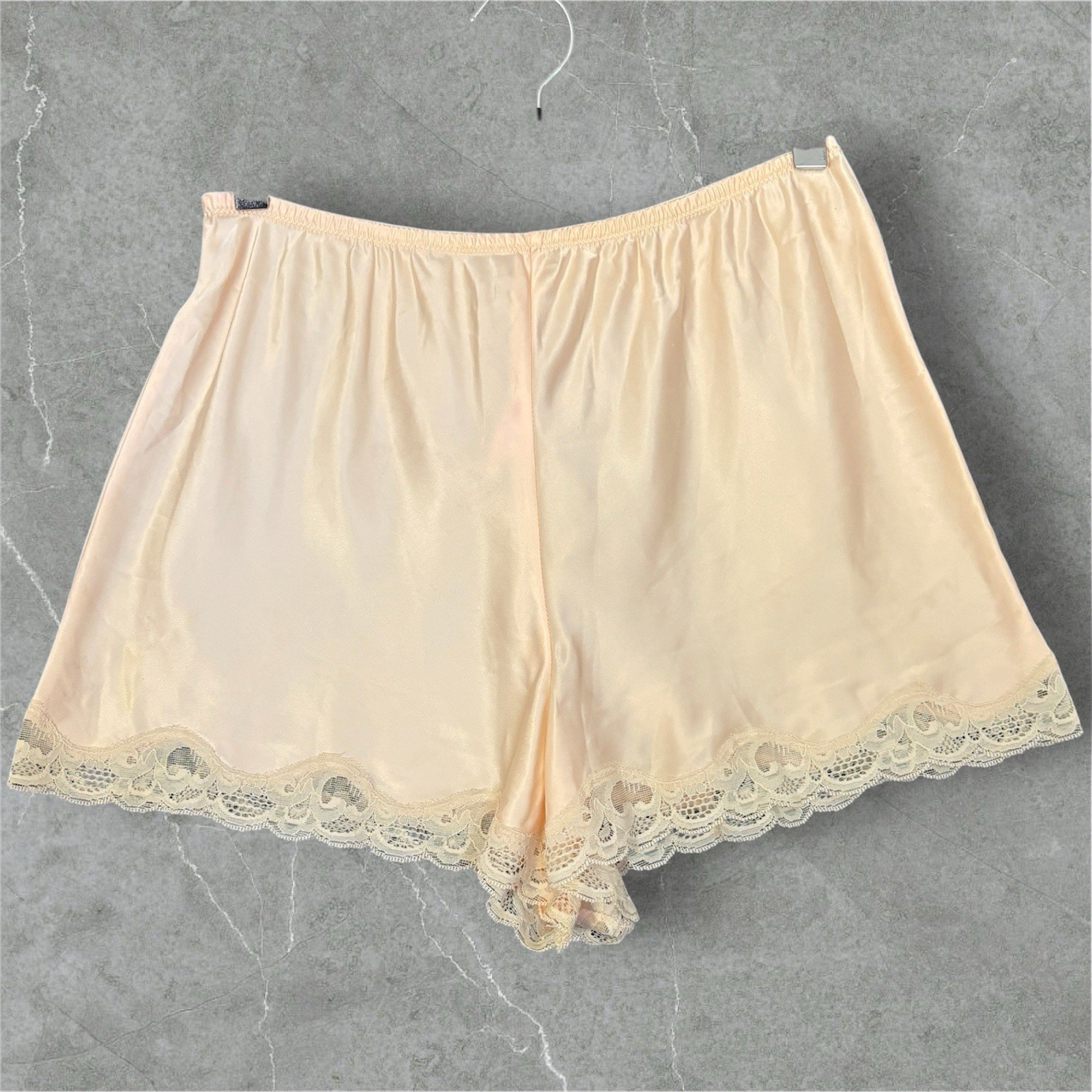 Vintage Lily of France Tap Pants Peach Nylon Lace Trim Shorts Sz 6 ILGWU