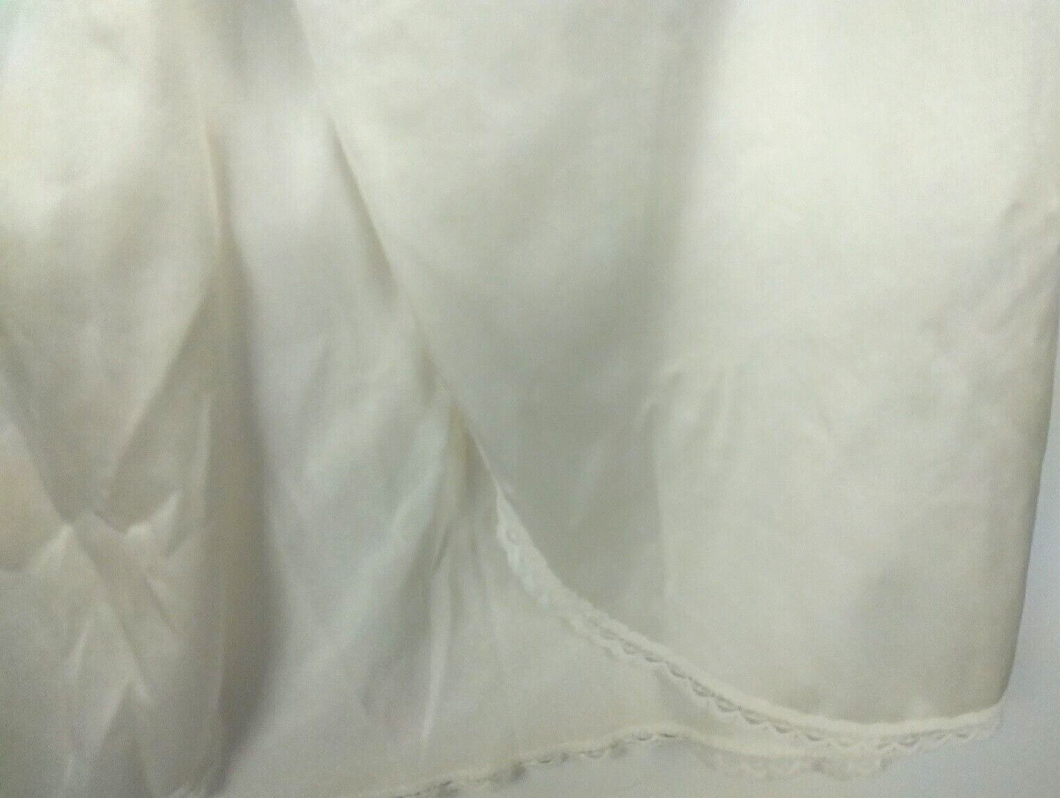 Vassarette Ladies 100% Nylon White 25″ Long Half Slip Size M (63)